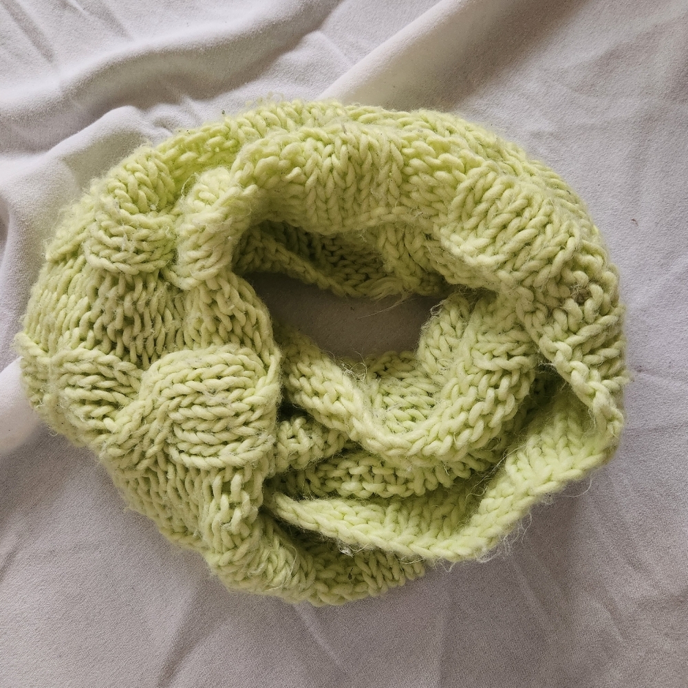 Aerie Chunky Knit Infinity Scarf Neon Yellow Cozy Winter Loop